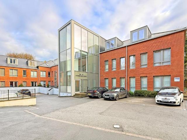 3 bedroom flat for sale