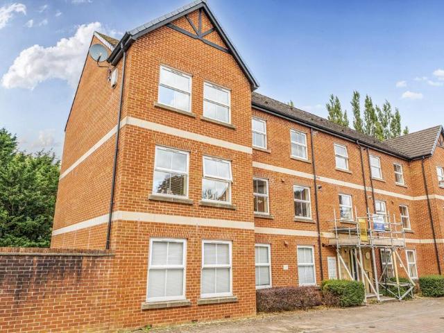 3 bedroom flat for sale