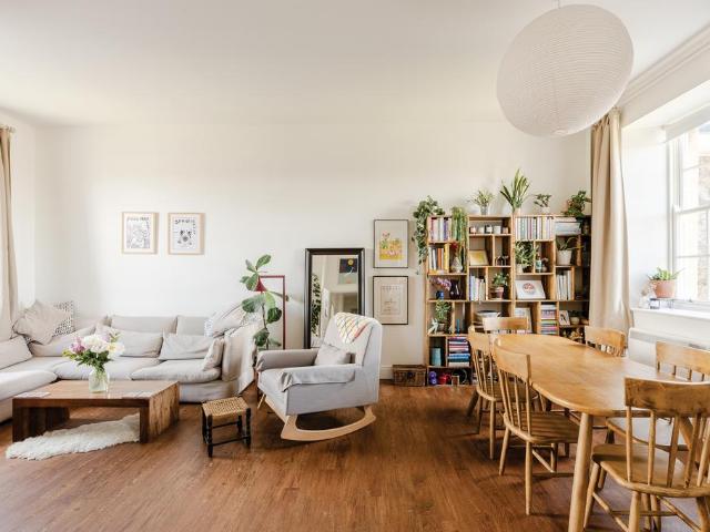 3 bedroom flat for sale