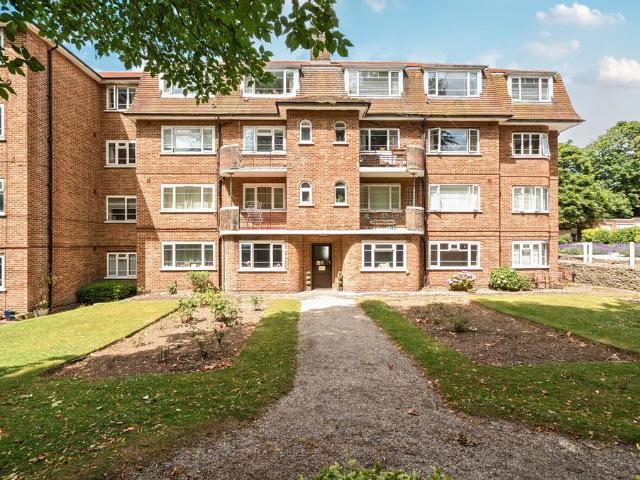 3 bedroom flat for sale