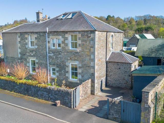 3 bedroom flat for sale