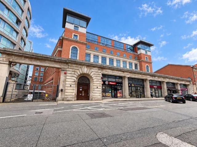 3 bedroom flat for sale
