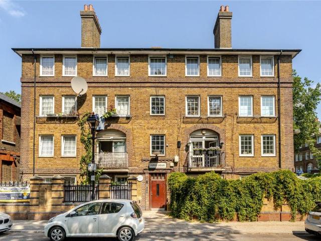 3 bedroom flat for sale