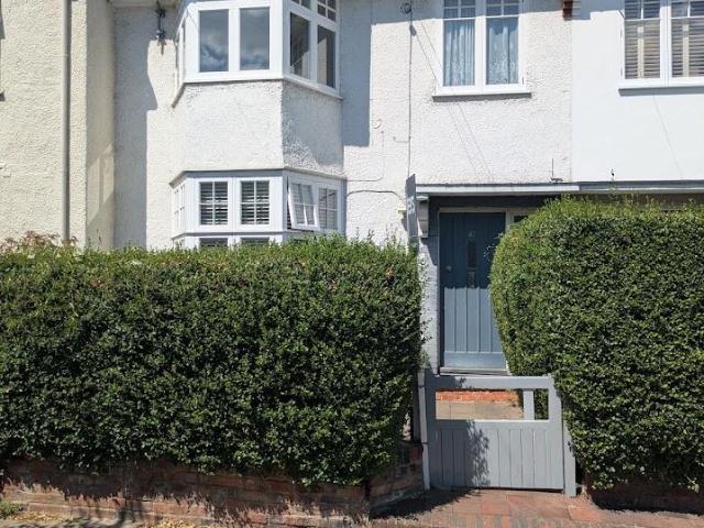 3 bedroom flat for sale