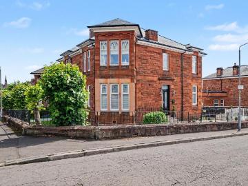 3 bedroom flat for sale