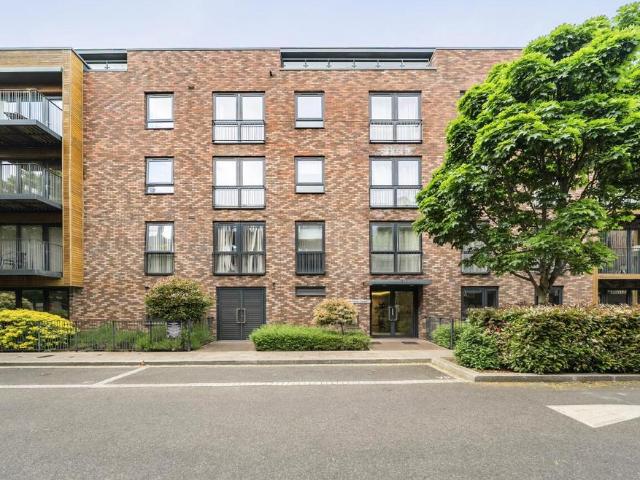 3 bedroom flat for sale