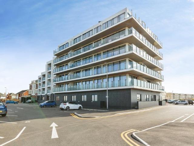 3 bedroom flat for sale