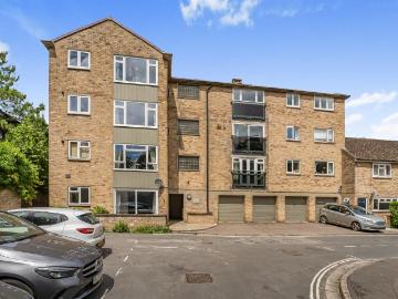 3 bedroom flat for sale