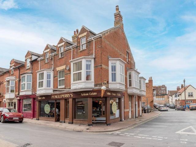 3 bedroom flat for sale