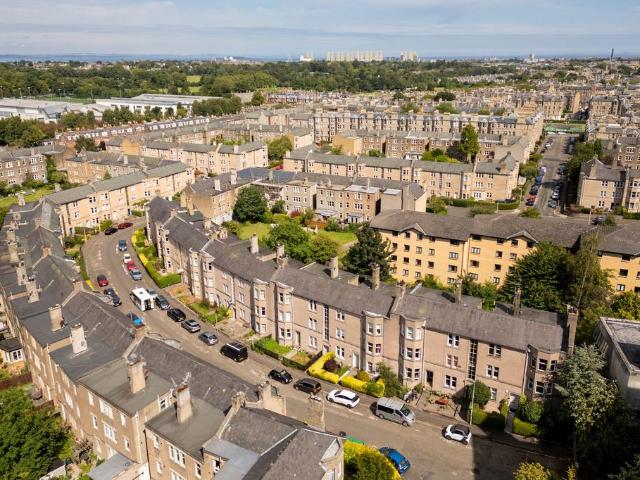 3 bedroom flat for sale