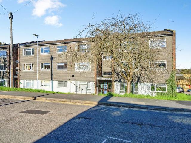 3 bedroom flat for sale