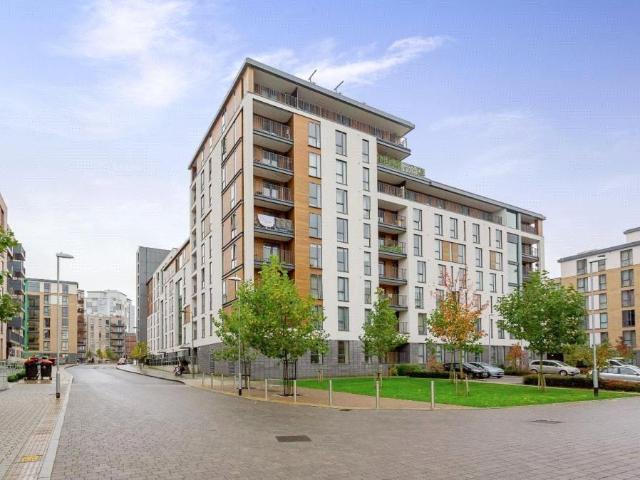 3 bedroom flat for sale