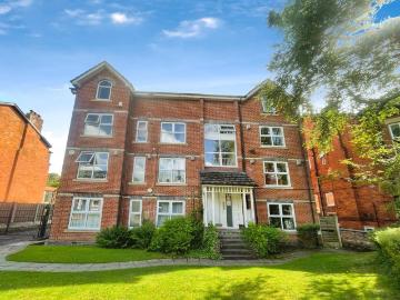 3 bedroom flat for sale