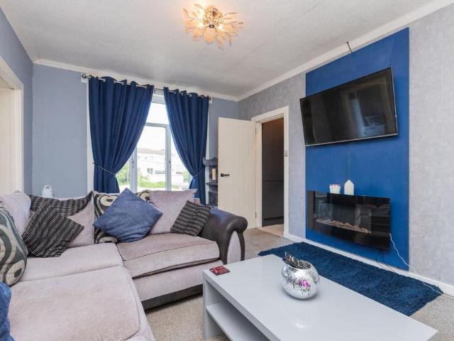 3 bedroom flat for sale