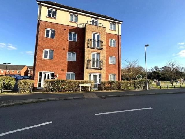 3 bedroom flat for sale