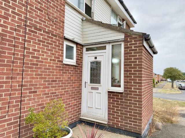 3 bedroom flat for sale