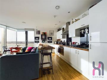 3 bedroom flat for sale