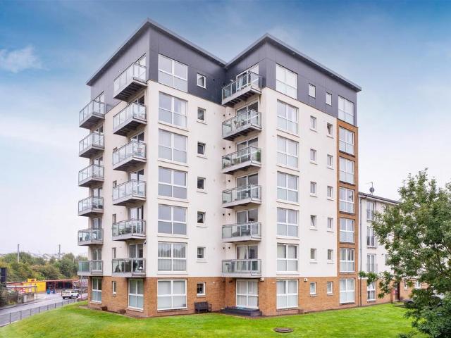 3 bedroom flat for sale