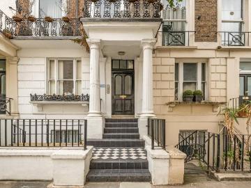 3 bedroom flat for sale