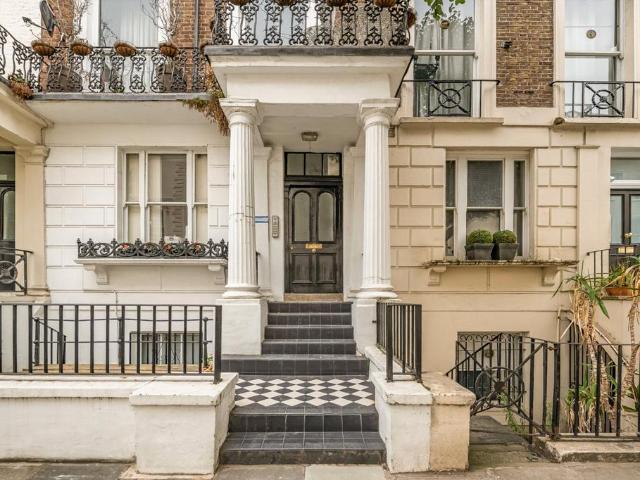 3 bedroom flat for sale