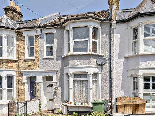 3 bedroom flat for sale