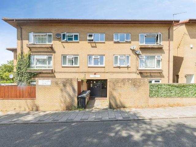 3 bedroom flat for sale