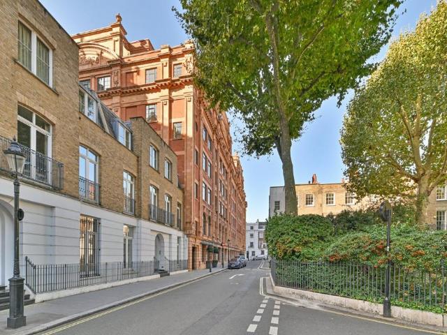 3 bedroom flat for sale