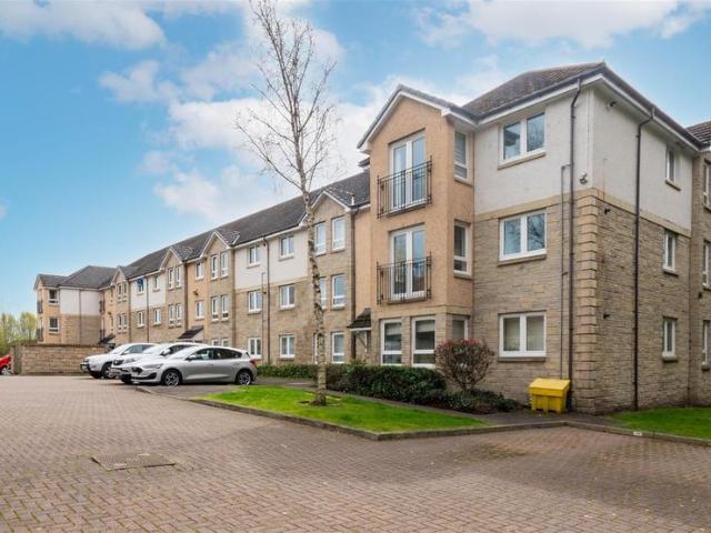 3 bedroom flat for sale