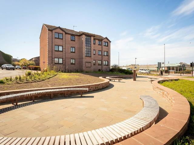 3 bedroom flat for sale
