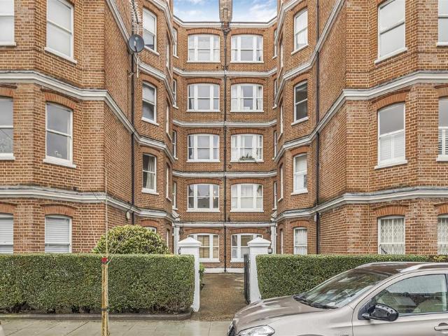 3 bedroom flat for sale