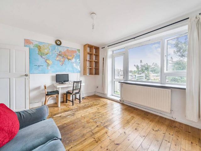 3 bedroom flat for sale