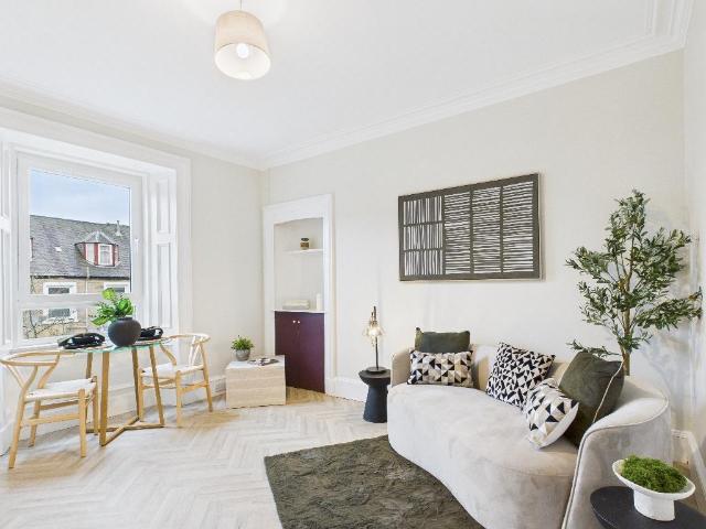 3 bedroom flat for sale