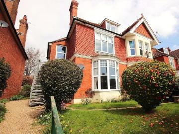 3 bedroom flat for sale
