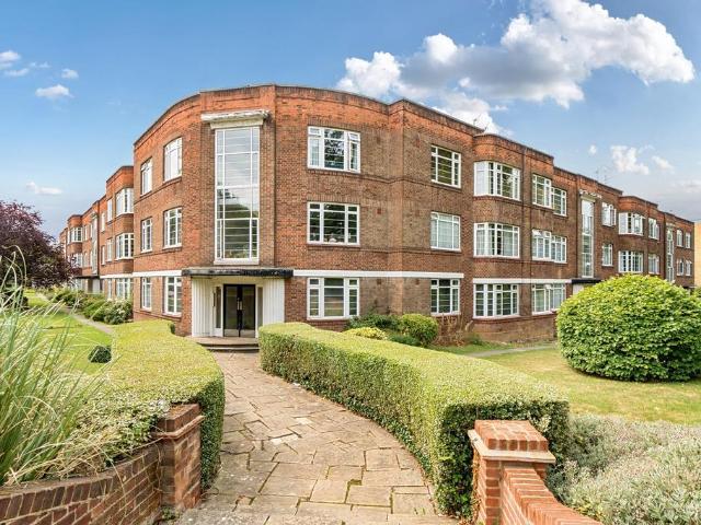 3 bedroom flat for sale