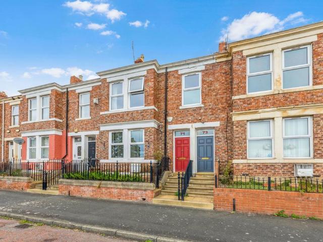 3 bedroom flat for sale