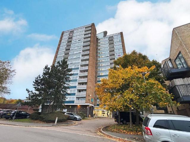 3 bedroom flat for sale
