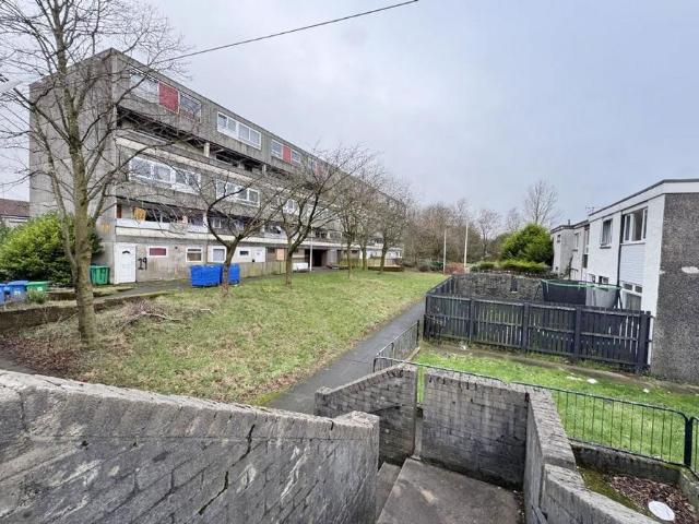 3 bedroom flat for sale