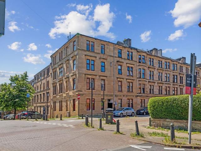 3 bedroom flat for sale