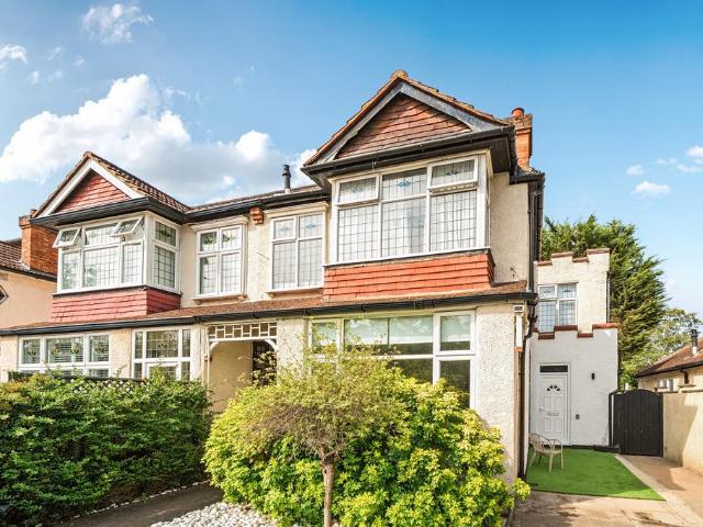 3 bedroom flat for sale