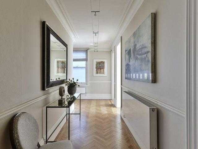 3 bedroom flat for sale