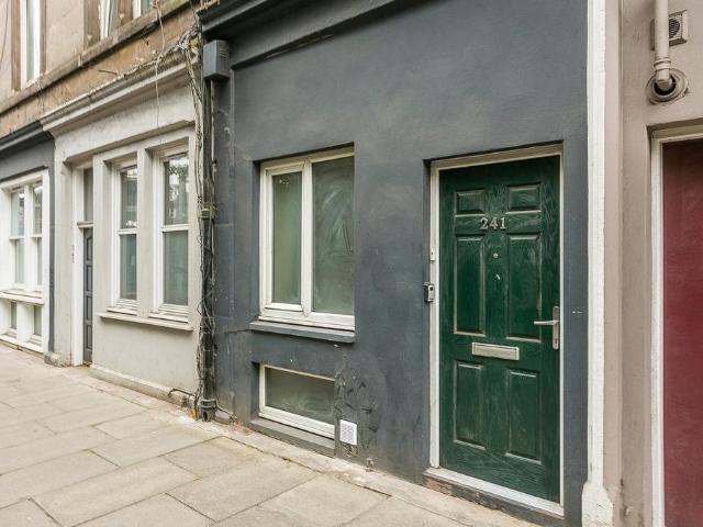 3 bedroom flat for sale