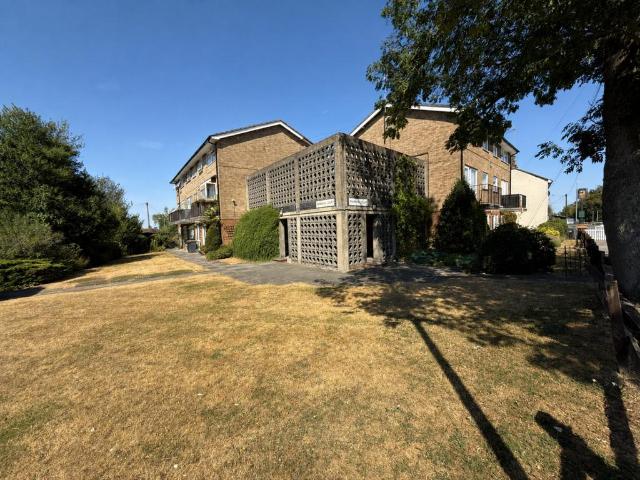 3 bedroom flat for sale