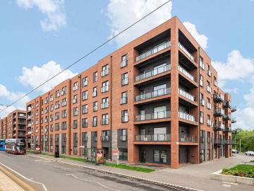 3 bedroom flat for sale