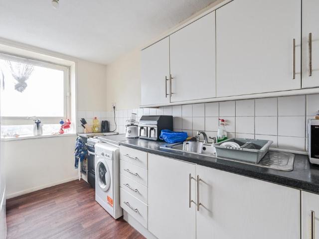 3 bedroom flat for sale