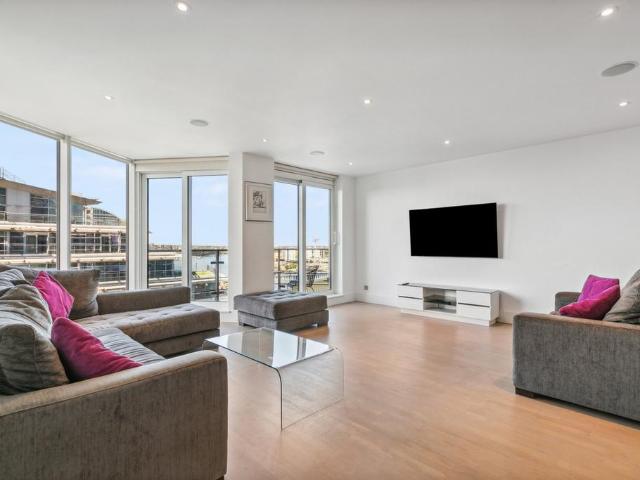 3 bedroom flat for sale