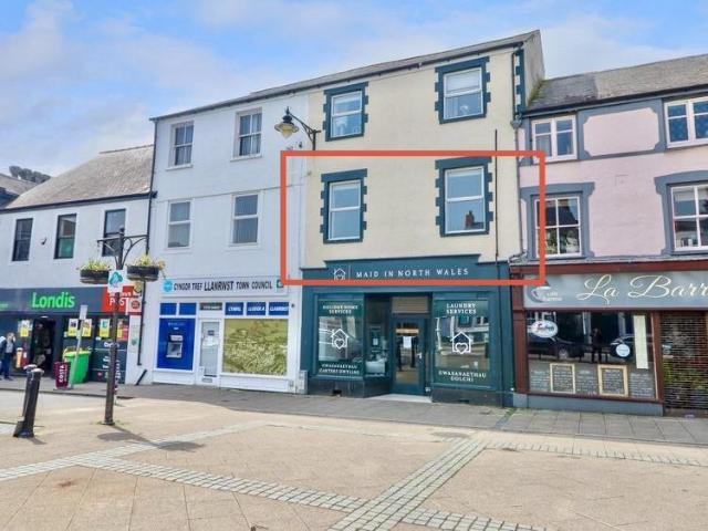 3 bedroom flat for sale