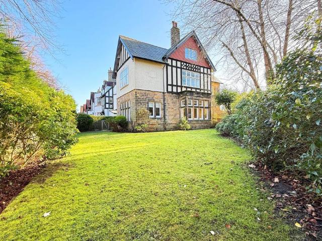 3 bedroom flat for sale