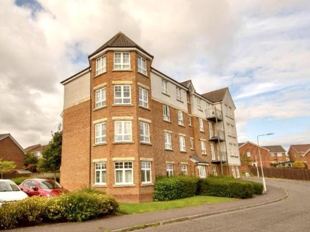 3 bedroom flat for sale