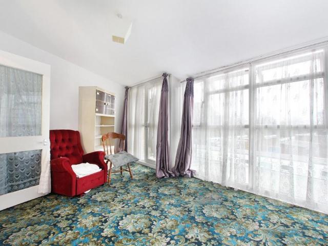 3 bedroom flat for sale