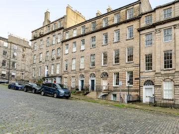 3 bedroom flat for sale